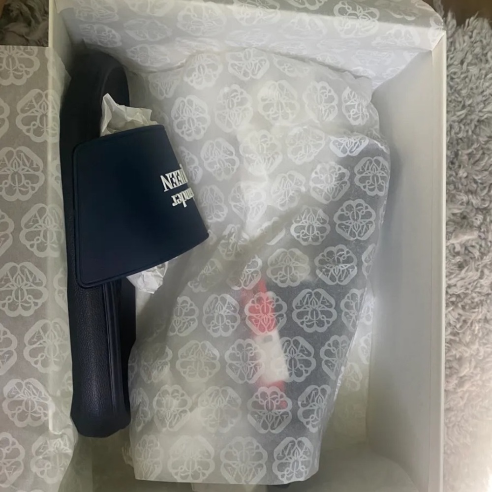 Alexander McQueen slides - Picture 4 of 6